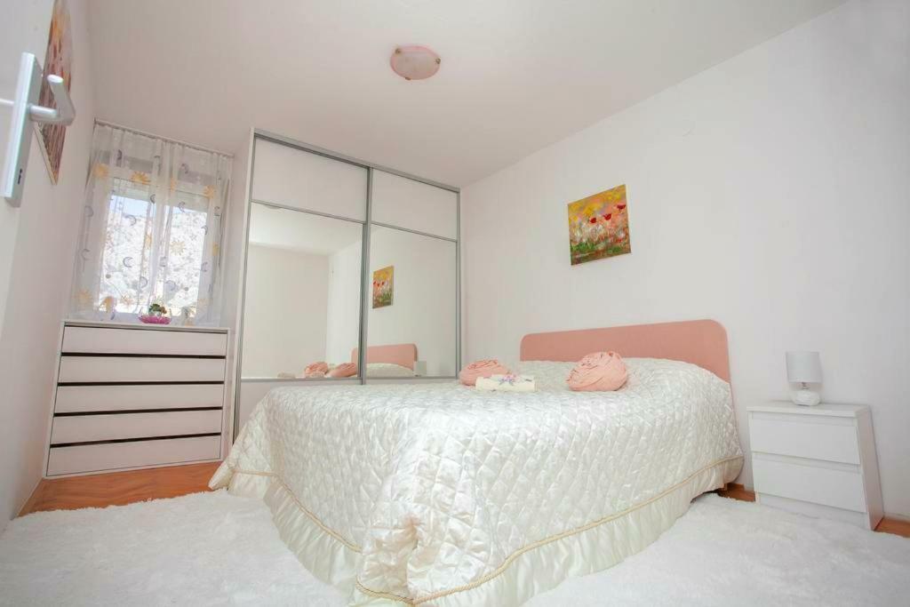 Newly Renovated Apartment "Marin" In The Center! Omiš Exterior foto