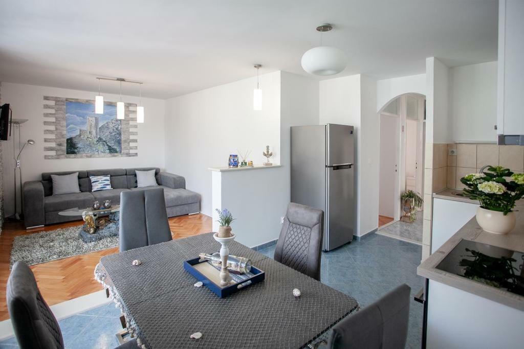 Newly Renovated Apartment "Marin" In The Center! Omiš Exterior foto