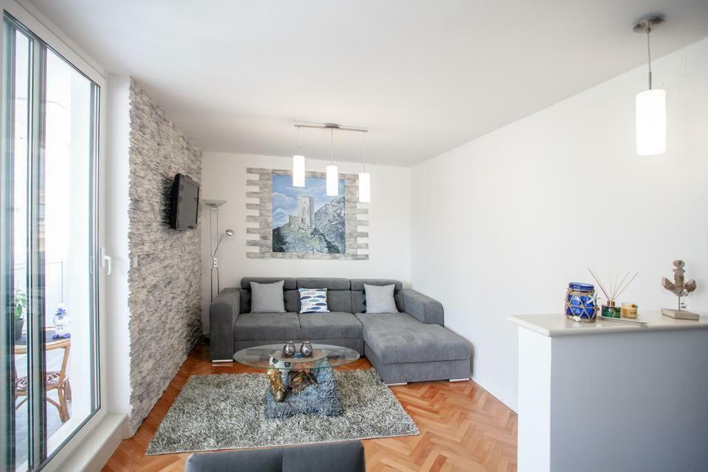 Newly Renovated Apartment "Marin" In The Center! Omiš Exterior foto